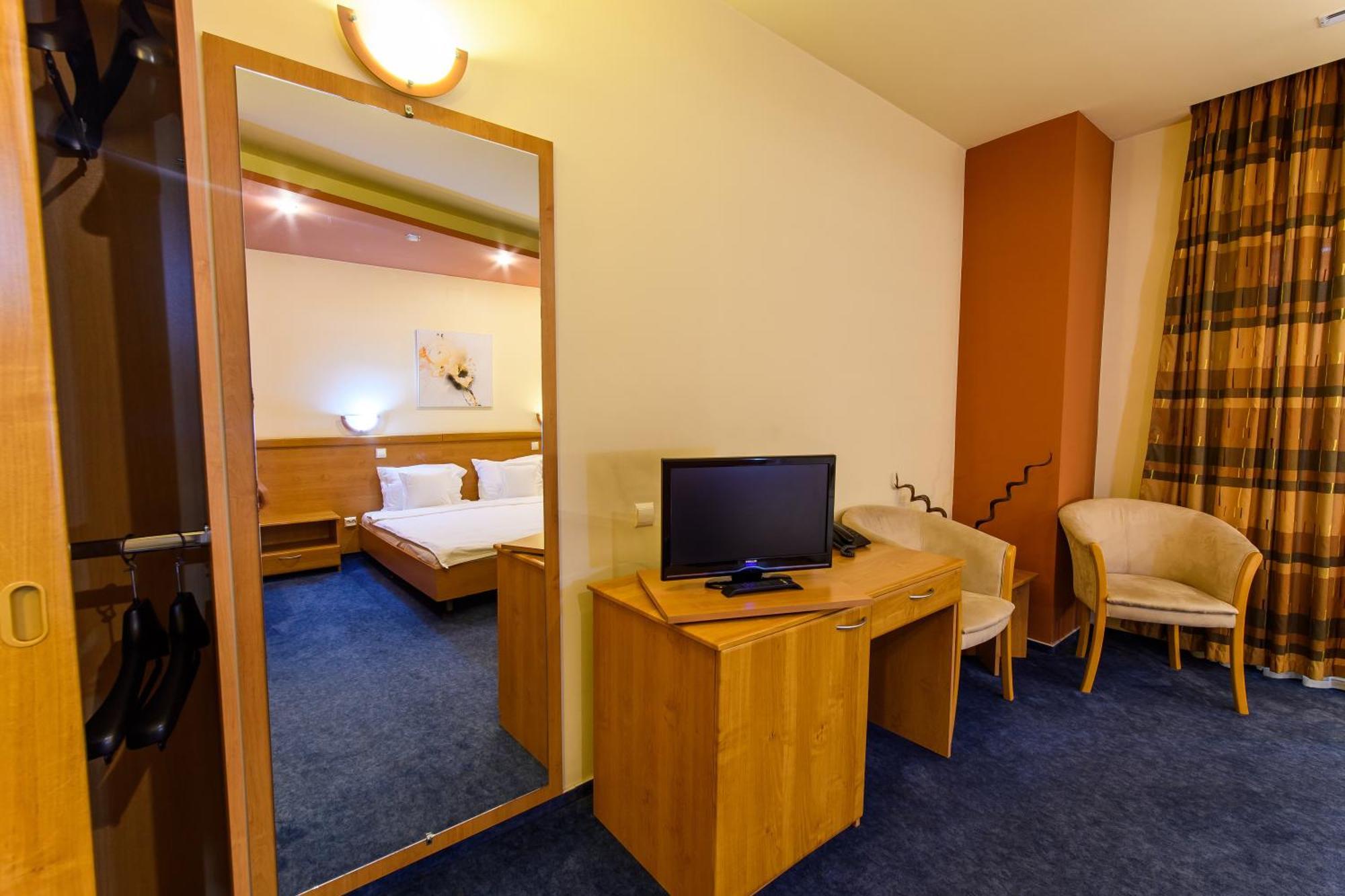 Hotel Torontal Тимишоара Экстерьер фото
