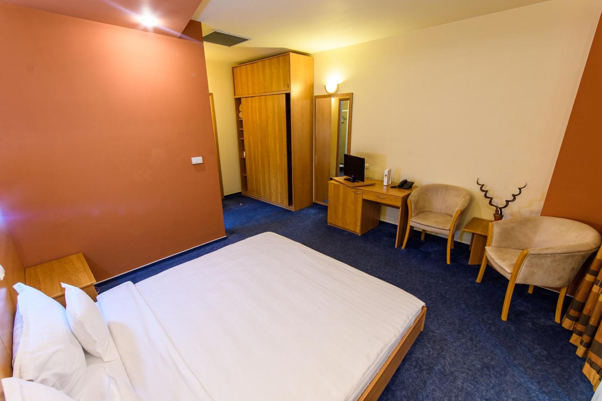Hotel Torontal Тимишоара Экстерьер фото